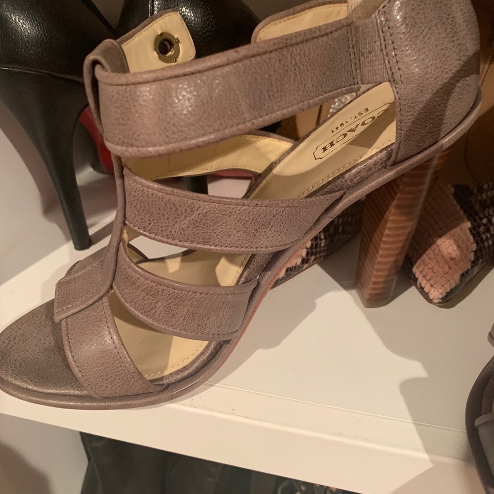Coach heels 👠 - Picture 4 of 9